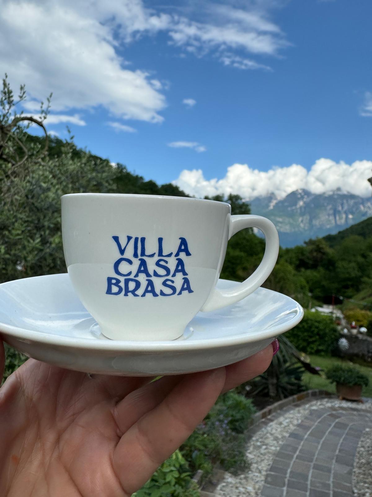 Astrid mit Tasse
